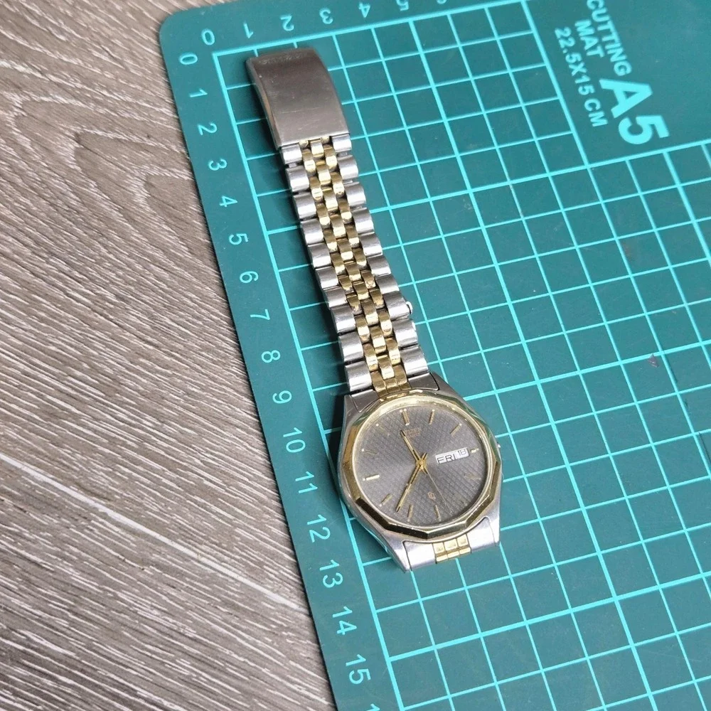 Vintage Citizen Quartz Watch Two Tone Day Date Grey Tapestry Dial GN-4W-S Japan